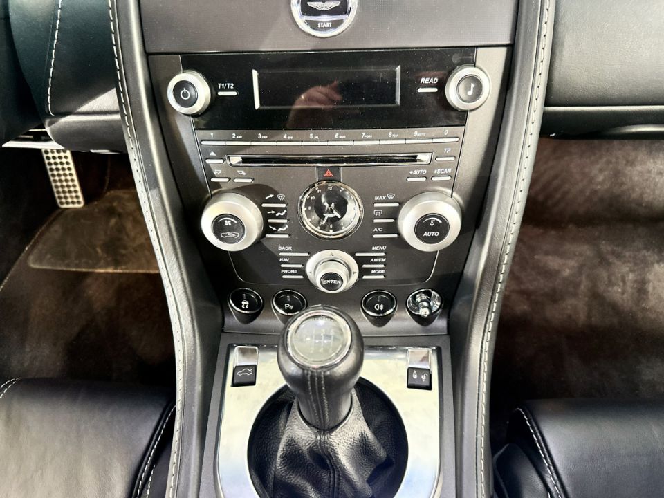 ASTON MARTIN VANTAGE Coupé V8 4.7 426ch BVM6 - Le Hangar Bordelais - image 17