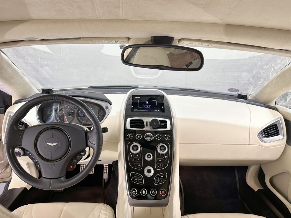 ASTON MART VANQUISH Coupé V12 6.0 574ch Touchtronic 2 - Le Hangar Bordelais - image 9