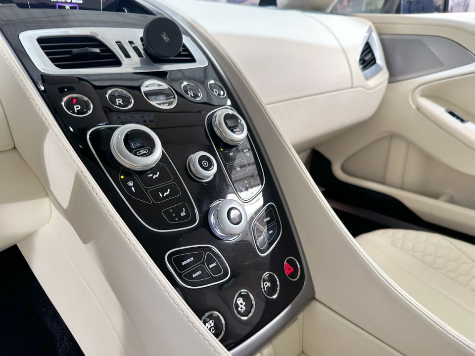 ASTON MART VANQUISH Coupé V12 6.0 574ch Touchtronic 2 - Le Hangar Bordelais - image 16