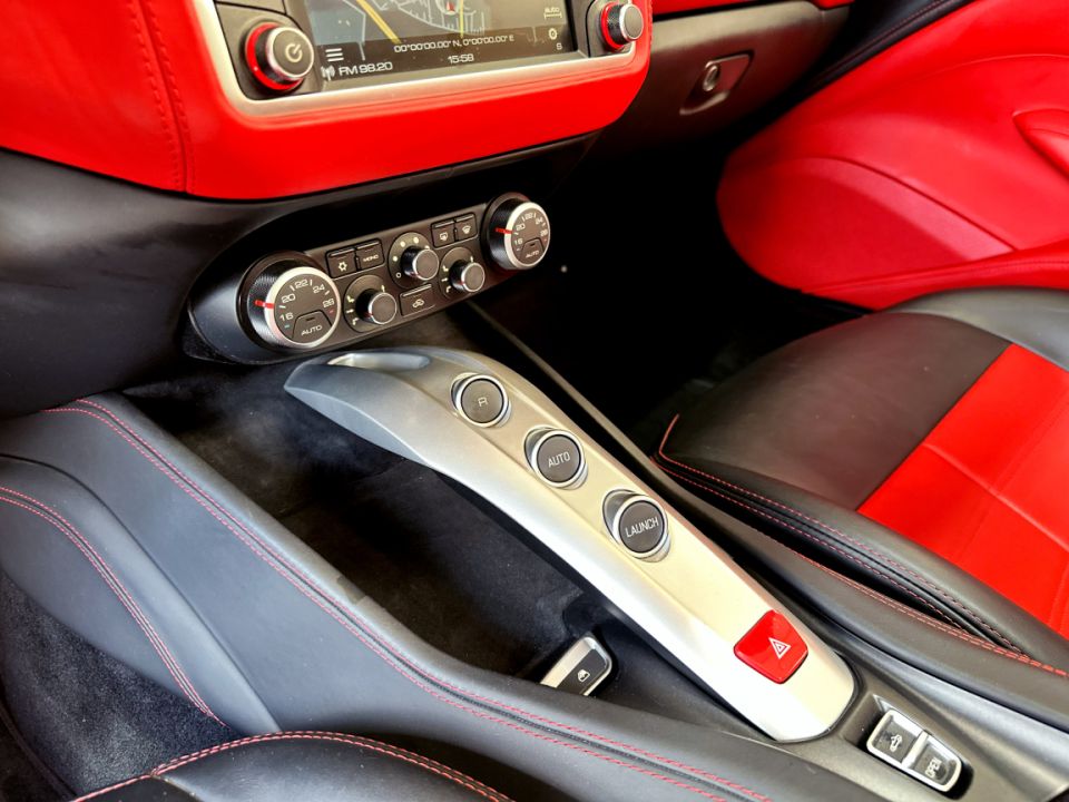 Ferrari California T V8 3.9 Bi-Turbo 560ch BVA7 Cabriolet Rosso Corsa 2016 - 134 990 € - image 16
