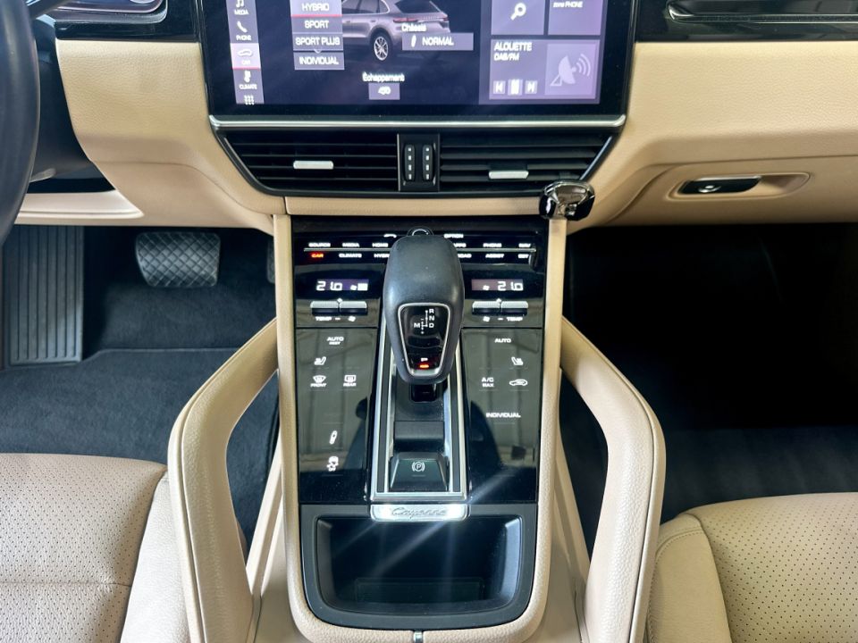 PORSCHE CAYENNE E-Hybrid V6 3.0 462ch Tiptronic8 - Le Hangar Bordelais - image 19