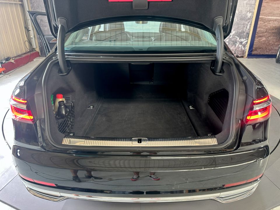 AUDI A8 50 TDI V6 3.0 286ch Tiptronic 8 Quattro Avus Extended - Le Hangar Bordelais - image 22