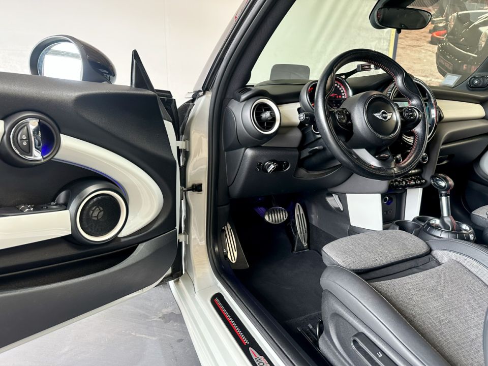 MINI MINI John Cooper Works F56 2.0 231ch BVA6 - Le Hangar Bordelais - image 17