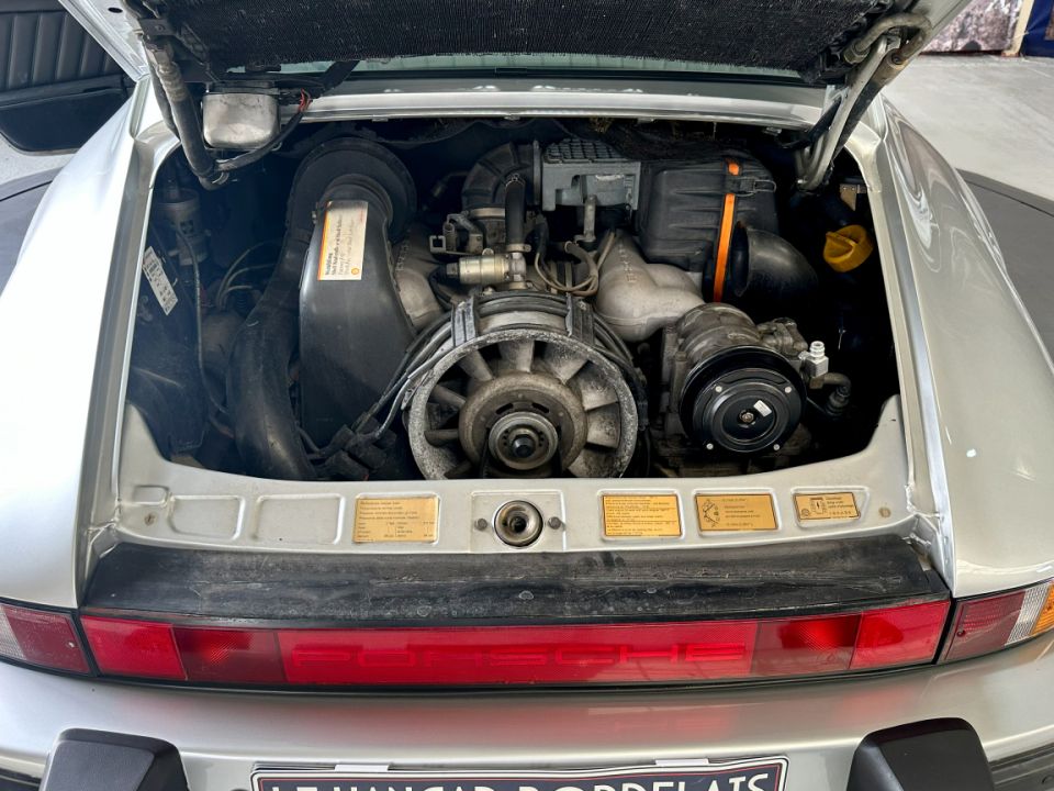 PORSCHE 911 Carrera 3.2 231ch BVM5 G50 - Le Hangar Bordelais - image 17
