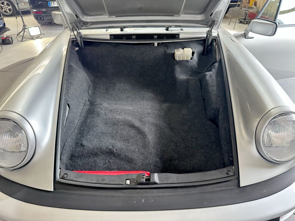 PORSCHE 911 Carrera 3.2 231ch BVM5 G50 - Le Hangar Bordelais - image 20