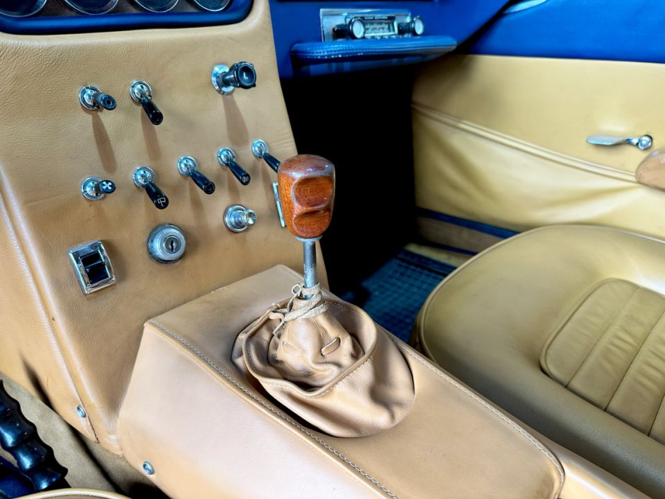 LAMBORGHINI 400 GT 2+2 Superleggera V12 3.9 320ch BVM5 - Le Hangar Bordelais - image 16