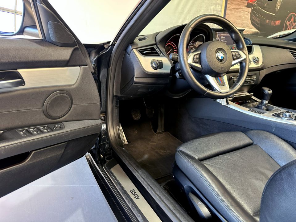 B.M.W. Z4 Roadster sDrive35i L6 3.0 306ch BVM6 Lounge - Le Hangar Bordelais - image 16