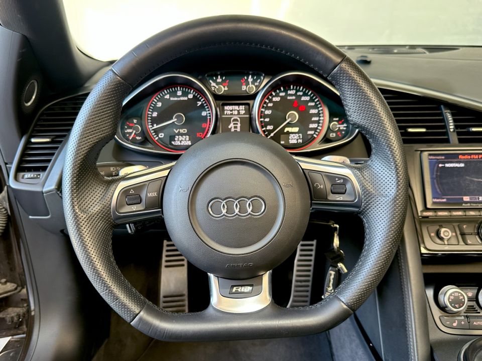 AUDI R8 Spyder V10 5.2 FSI 525ch Quattro R-Tronic6 - Le Hangar Bordelais - image 9