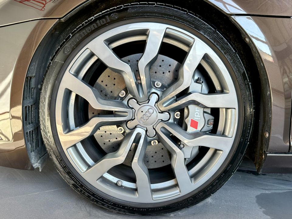 AUDI R8 Spyder V10 5.2 FSI 525ch Quattro R-Tronic6 - Le Hangar Bordelais - image 15