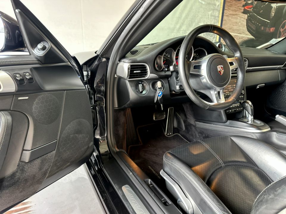 PORSCHE 911 Type 997.2  Carrera S Coupé 3.8 385ch PDK7 - Le Hangar Bordelais - image 17