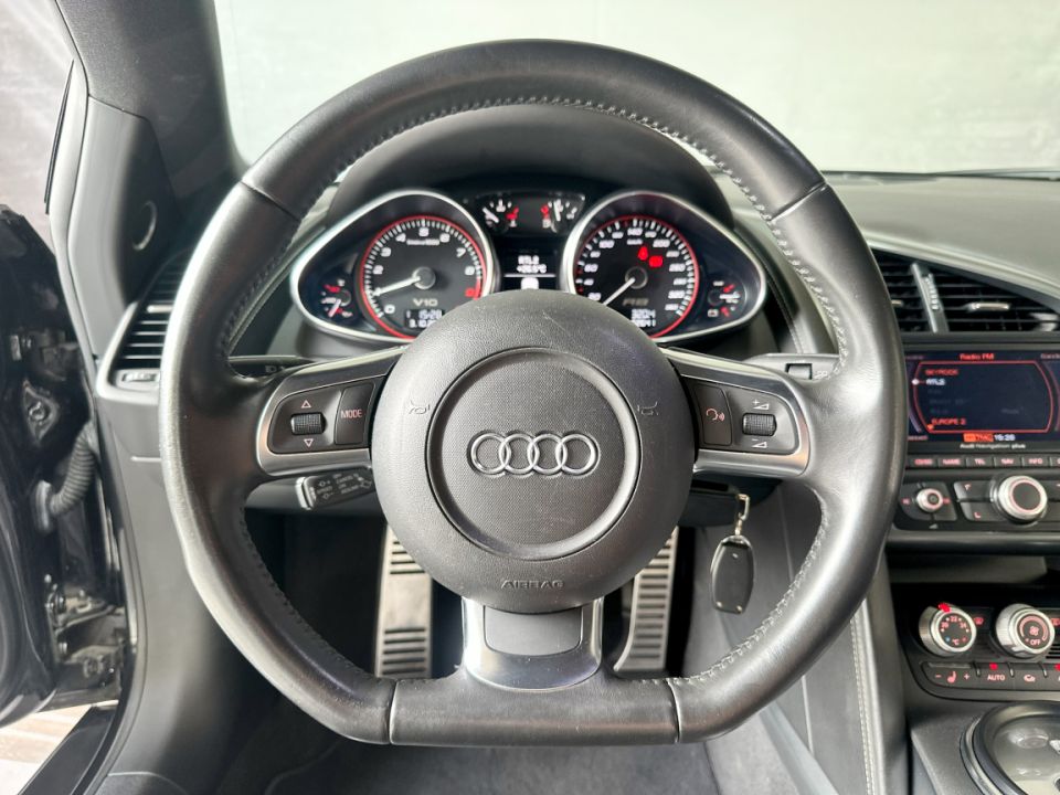 AUDI R8 Coupé V10 5.2 FSI 525ch BVM6 Quattro - Le Hangar Bordelais - image 9