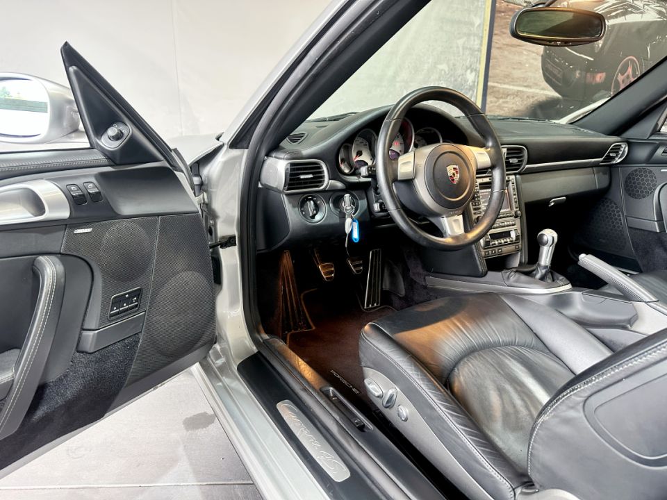 PORSCHE 911 Type 997 Carrera 4S Coupé 3.8 355ch BVM6 - Le Hangar Bordelais - image 18