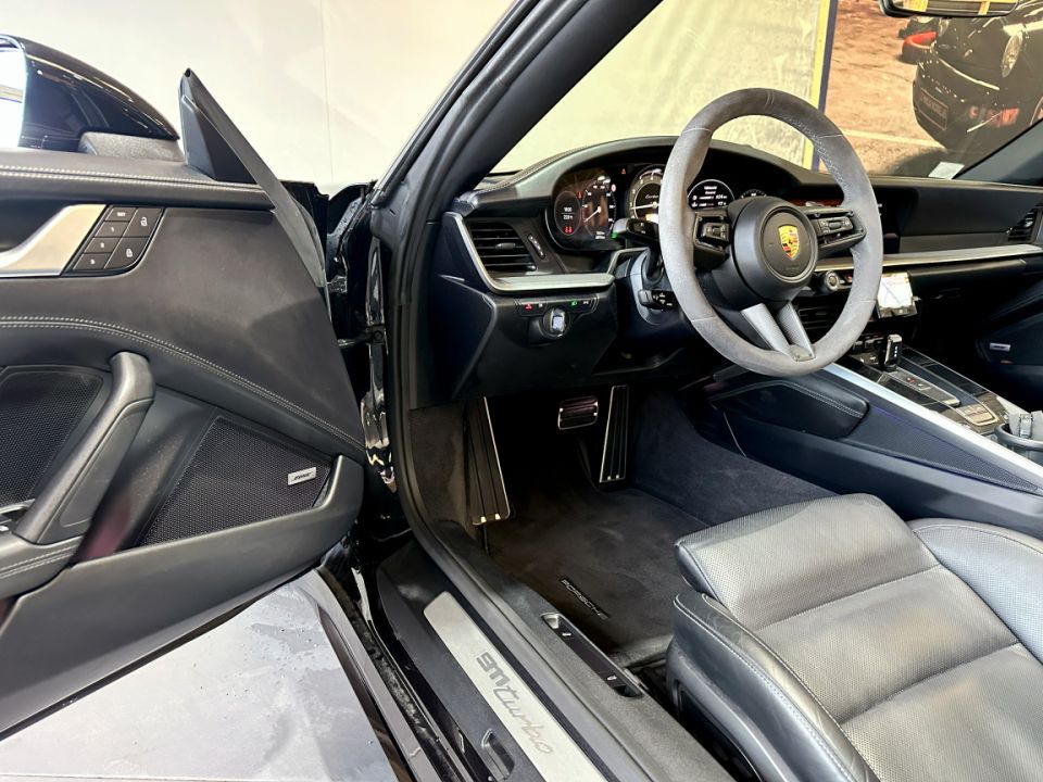 PORSCHE 911 Type 992.1 Turbo Cabriolet 3.8 580ch PDK8 - Le Hangar Bordelais - image 17