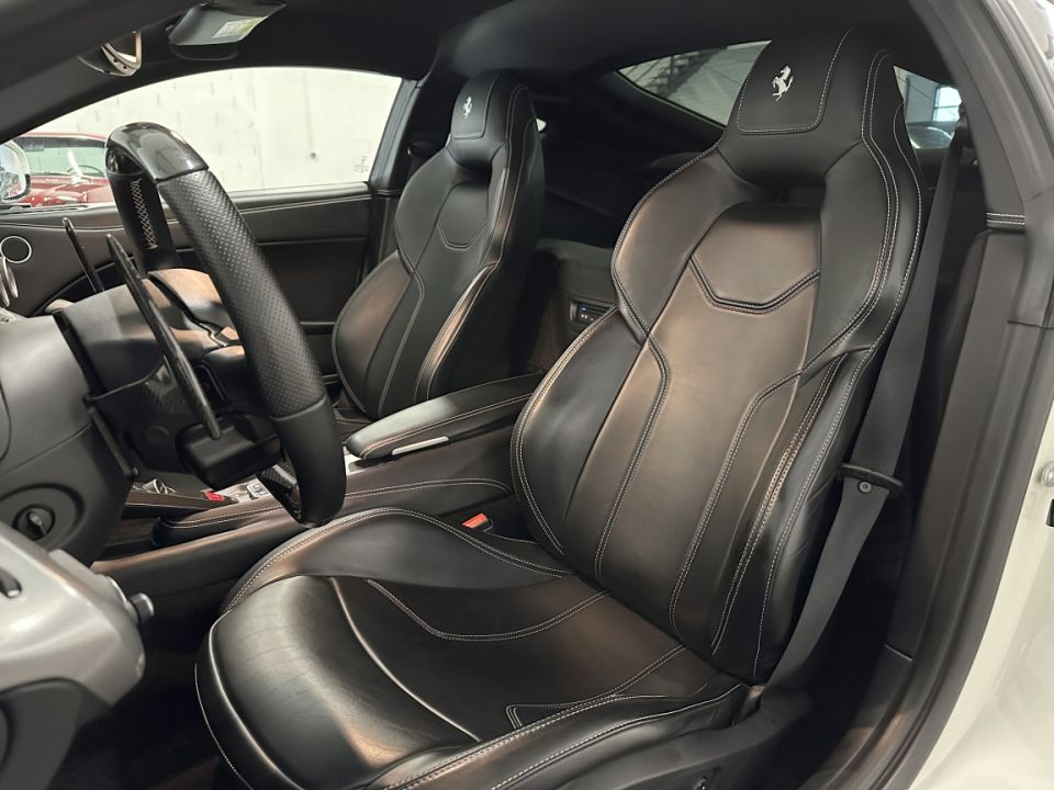 FERRARI F12 Berlinetta V12 6.3 740ch BVA7 d'Occasion - Performances et Élégance Exceptionnelles - image 3