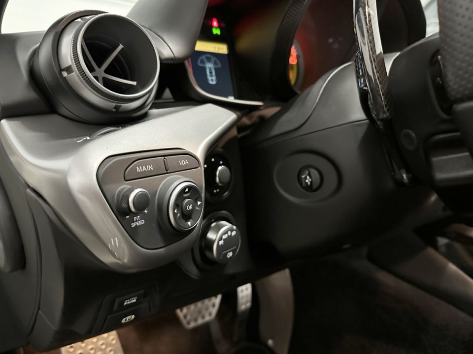 FERRARI F12 Berlinetta V12 6.3 740ch BVA7 d'Occasion - Performances et Élégance Exceptionnelles - image 13