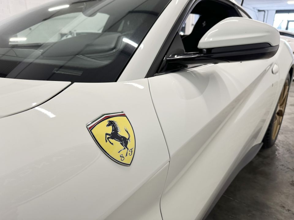 FERRARI F12 Berlinetta V12 6.3 740ch BVA7 d'Occasion - Performances et Élégance Exceptionnelles - image 17