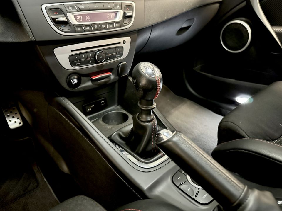 RENAULT MEGANE RS III Coupé 2.0 16V 275ch SetS BVM6 – Performances et Élégance - 24 990 € - image 16