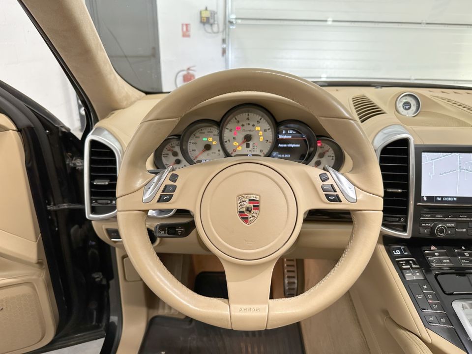 PORSCHE CAYENNE TURBO V8 4.8 500ch Tiptronic S 25th anniversaire - SUV de prestige - image 13