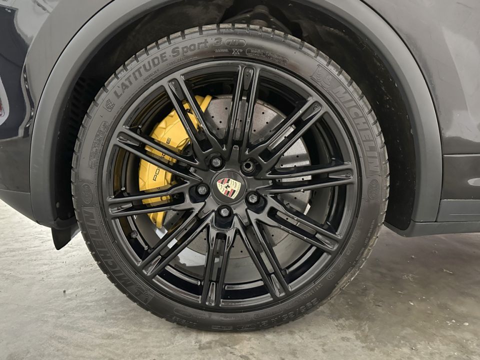 PORSCHE CAYENNE TURBO V8 4.8 500ch Tiptronic S 25th anniversaire - SUV de prestige - image 15