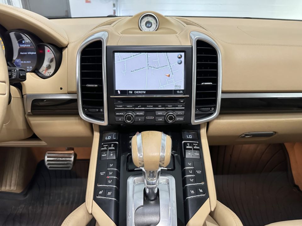 PORSCHE CAYENNE TURBO V8 4.8 500ch Tiptronic S 25th anniversaire - SUV de prestige - image 16