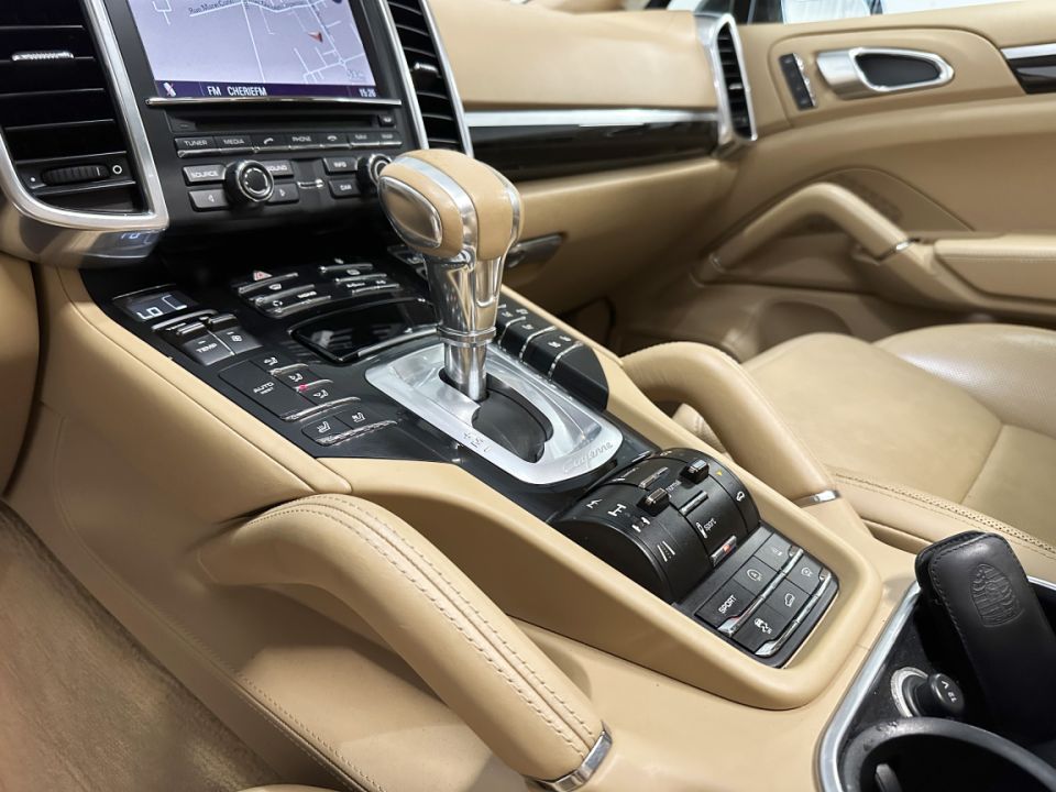 PORSCHE CAYENNE TURBO V8 4.8 500ch Tiptronic S 25th anniversaire - SUV de prestige - image 17