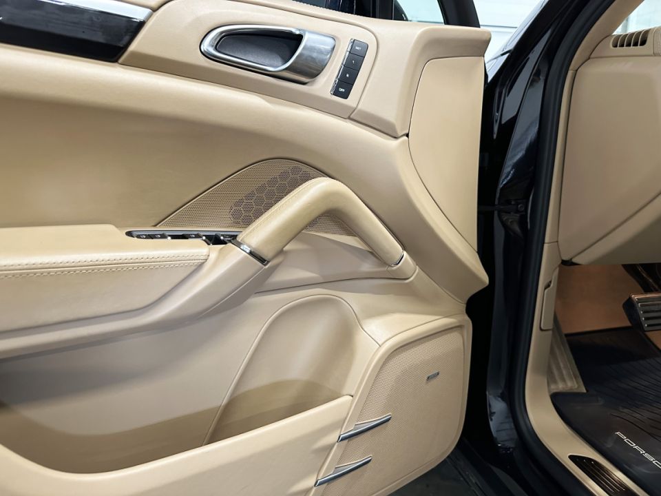 PORSCHE CAYENNE TURBO V8 4.8 500ch Tiptronic S 25th anniversaire - SUV de prestige - image 19