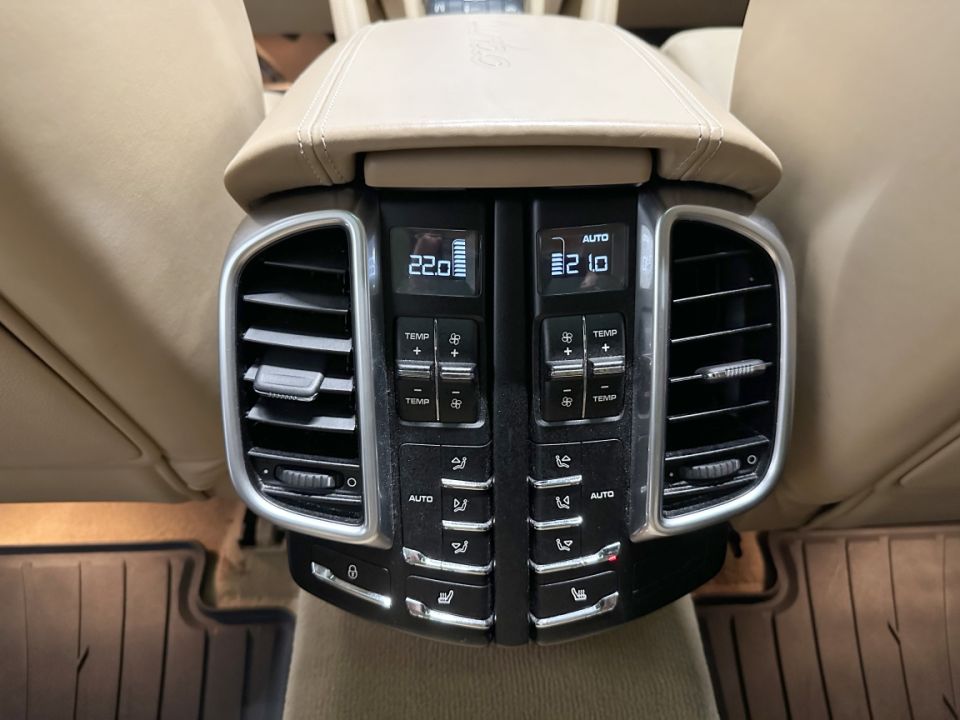 PORSCHE CAYENNE TURBO V8 4.8 500ch Tiptronic S 25th anniversaire - SUV de prestige - image 21