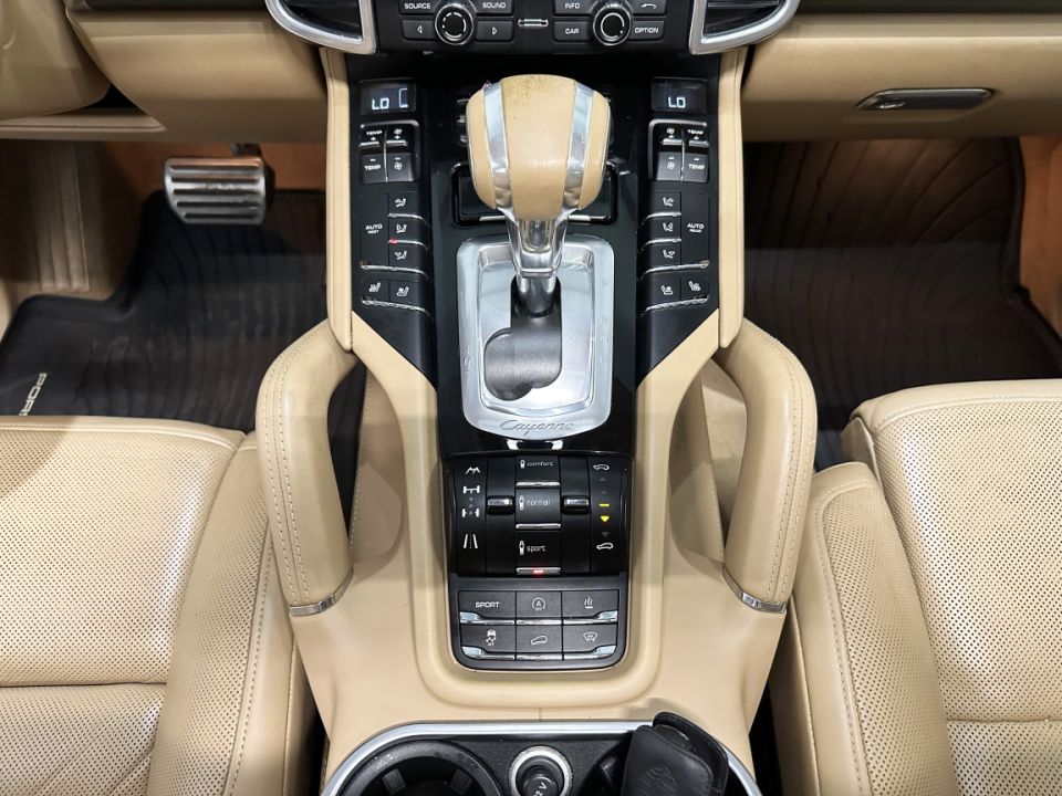 PORSCHE CAYENNE TURBO V8 4.8 500ch Tiptronic S 25th anniversaire - SUV de prestige - image 24