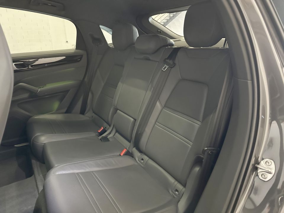 PORSCHE CAYENNE E HYBRID Cayenne Coupe 3.0 V6 340 ch Tiptronic BVA  - Le Hangar Bordelais - image 9