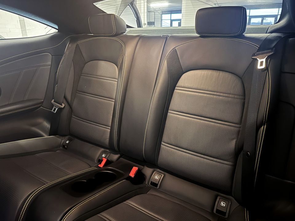 MERCEDES CLASSE C 63 S AMG Coupé V8 4.0 - Performance et Élégance Exceptionnelles - image 7