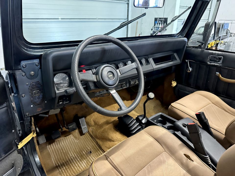 JEEP WRANGLER  YJ 2.5 103ch BVM5 - Le Hangar Bordelais - image 1