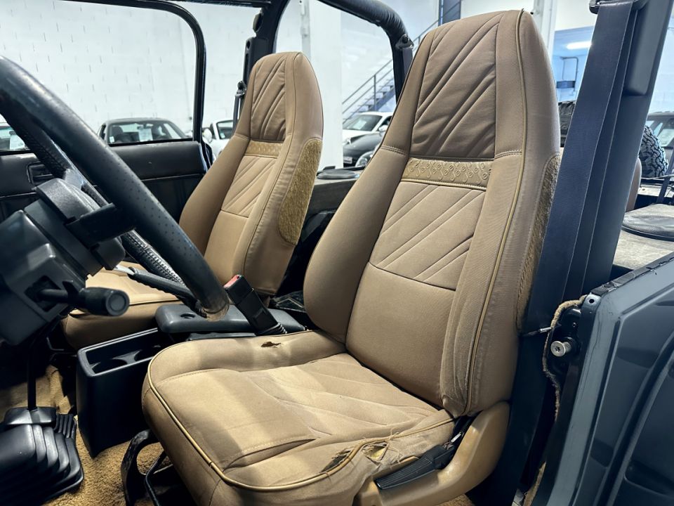 JEEP WRANGLER  YJ 2.5 103ch BVM5 - Le Hangar Bordelais - image 3
