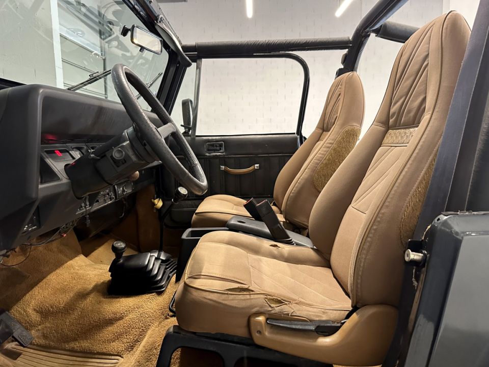 JEEP WRANGLER  YJ 2.5 103ch BVM5 - Le Hangar Bordelais - image 5