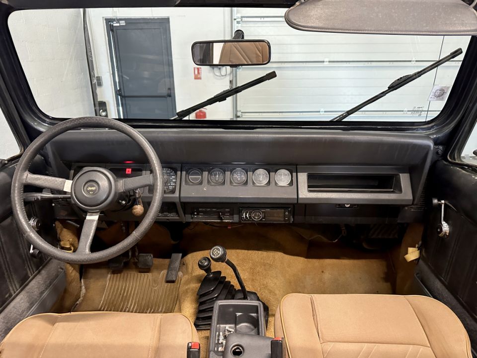 JEEP WRANGLER  YJ 2.5 103ch BVM5 - Le Hangar Bordelais - image 9
