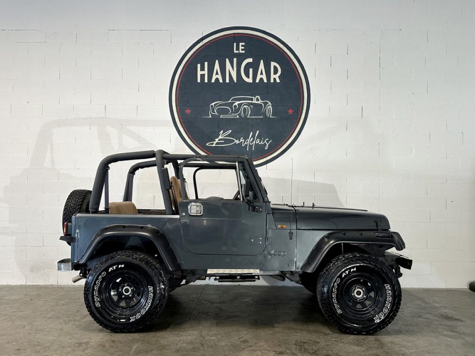JEEP WRANGLER  YJ 2.5 103ch BVM5 - Le Hangar Bordelais - image 10