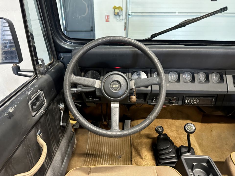JEEP WRANGLER  YJ 2.5 103ch BVM5 - Le Hangar Bordelais - image 11