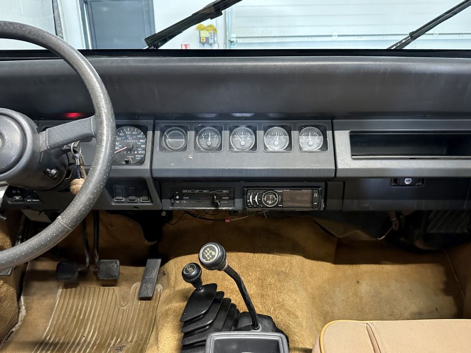JEEP WRANGLER  YJ 2.5 103ch BVM5 - Le Hangar Bordelais - image 13