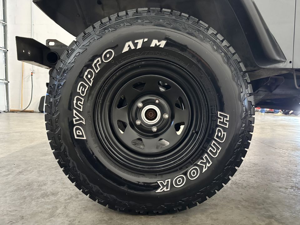 JEEP WRANGLER  YJ 2.5 103ch BVM5 - Le Hangar Bordelais - image 15