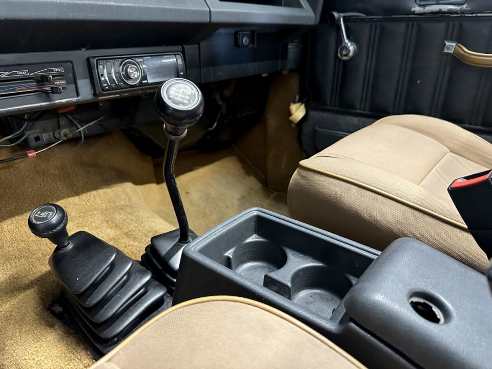 JEEP WRANGLER  YJ 2.5 103ch BVM5 - Le Hangar Bordelais - image 16
