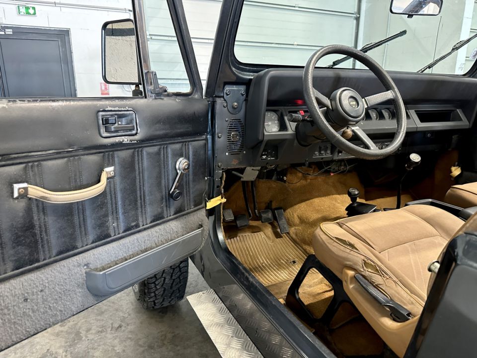 JEEP WRANGLER  YJ 2.5 103ch BVM5 - Le Hangar Bordelais - image 17