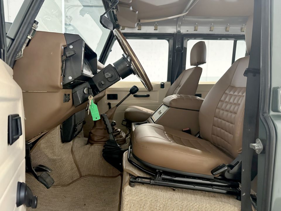LAND ROVER DEFENDER 110 2.5 TD 85ch BVM5 Station Wagon 9 places Soft Top - État exceptionnel - 44 990 € - image 5