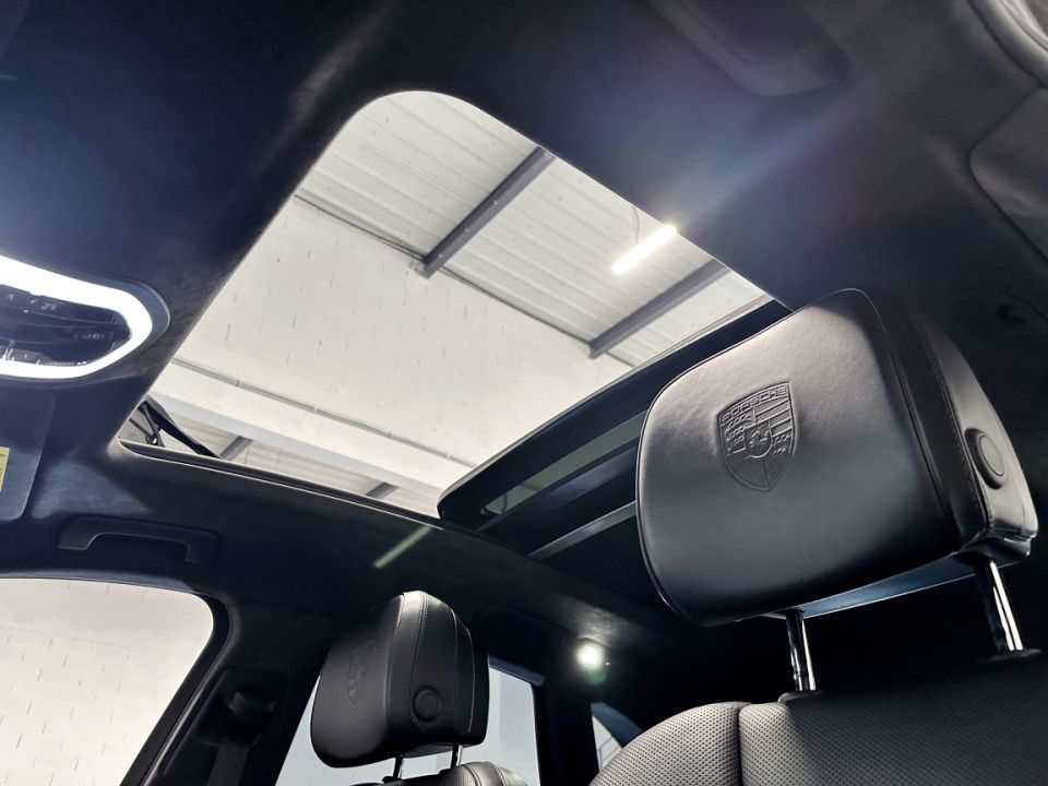 PORSCHE MACAN Turbo V6 3.6 440ch Pack Performance PDK7 - Le Hangar Bordelais - image 18