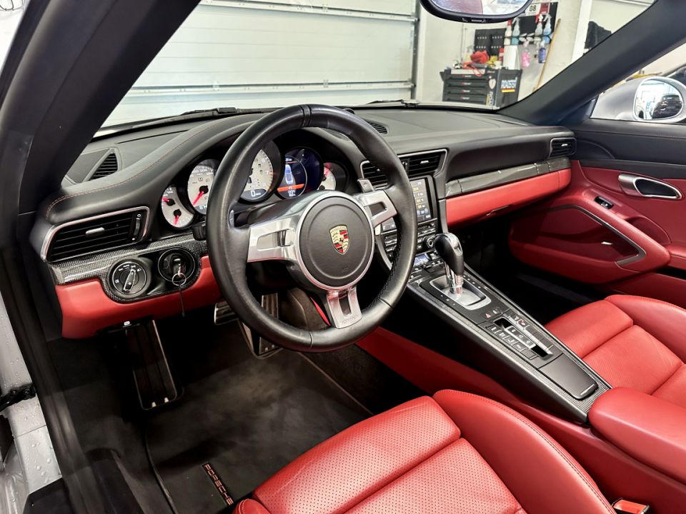 PORSCHE 911 Type 991 Turbo S Cabriolet 3.8 560ch PDK7 - Le Hangar Bordelais - image 1