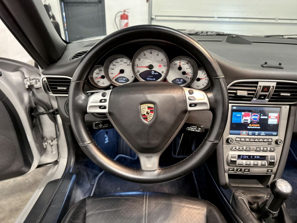 Porsche 911 Carrera S Cabriolet 3.8i - Performance et Élégance - 53 990 € - image 11