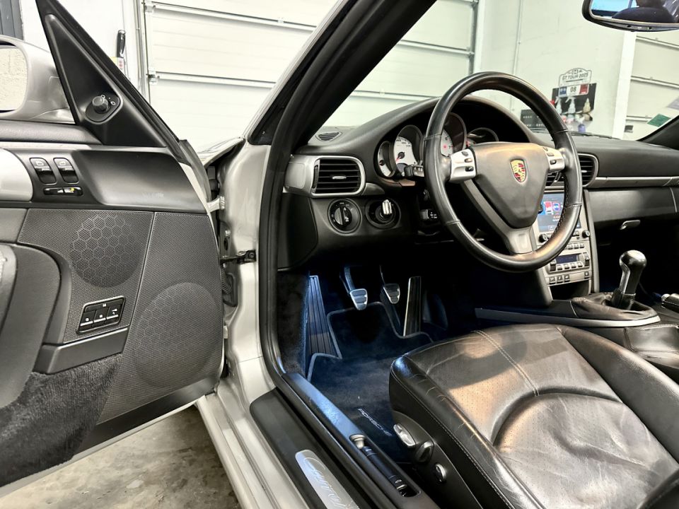 Porsche 911 Carrera S Cabriolet 3.8i - Performance et Élégance - 53 990 € - image 17