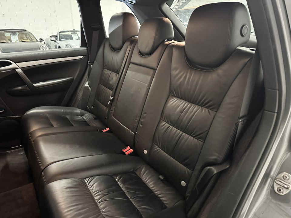 PORSCHE CAYENNE S V8 4.8 385ch S Tiptronic - Le Hangar Bordelais - image 9