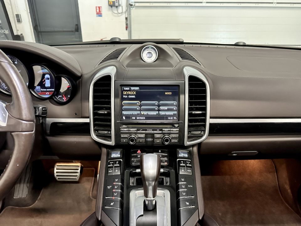 Porsche Cayenne S E-Hybride V6 3.0 416 ch Tiptronic – SUV Blanc - 25 990 € - image 16