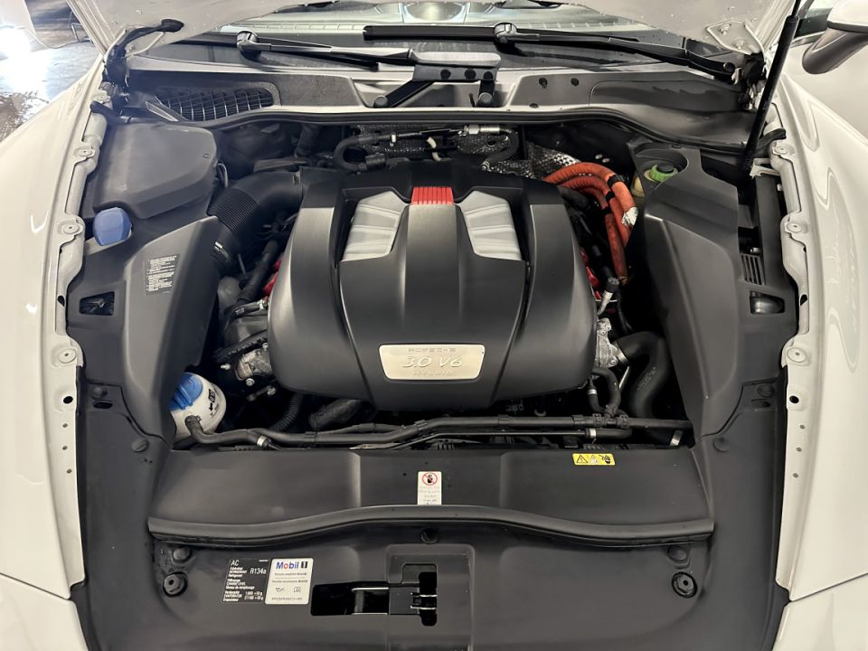 Porsche Cayenne S E-Hybride V6 3.0 416 ch Tiptronic – SUV Blanc - 25 990 € - image 23