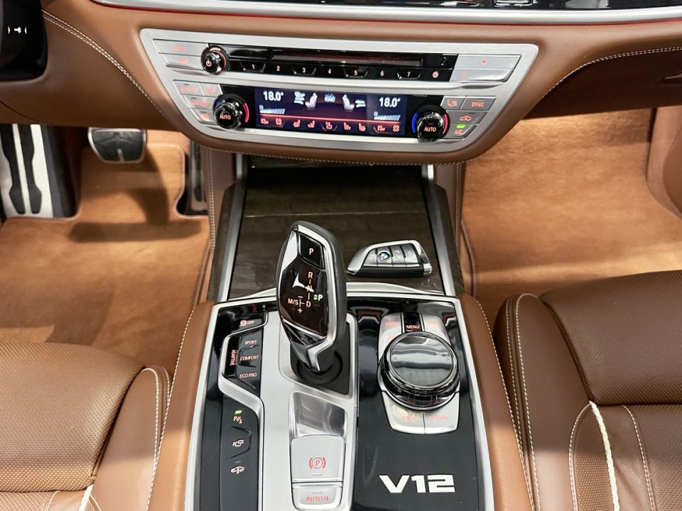B.M.W. SERIE 7  G12 M760Li V12 6.6 610ch BVA8 xDrive - Le Hangar Bordelais - image 21