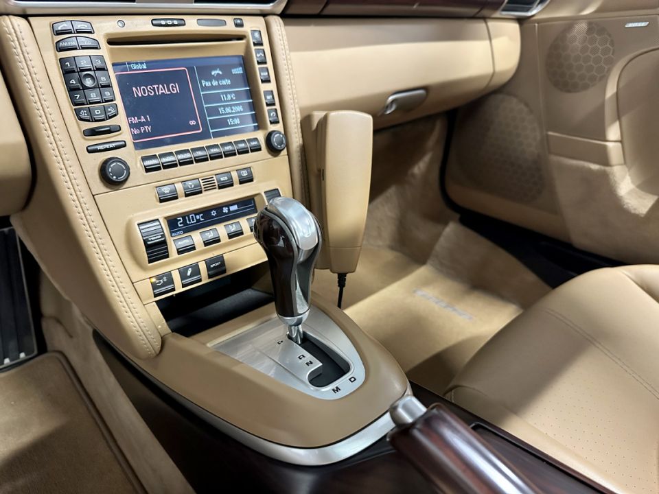 Porsche 911 Type 997 Turbo Coupé 3.6 480ch Tiptronic S : Performance et élégance - 84 990 € - image 16